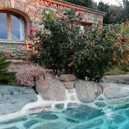 Holiday home Maison De Charme Avec Piscine Et Jacuzzi *